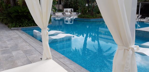 piscina-camas-balinesas-hotel-adults-only