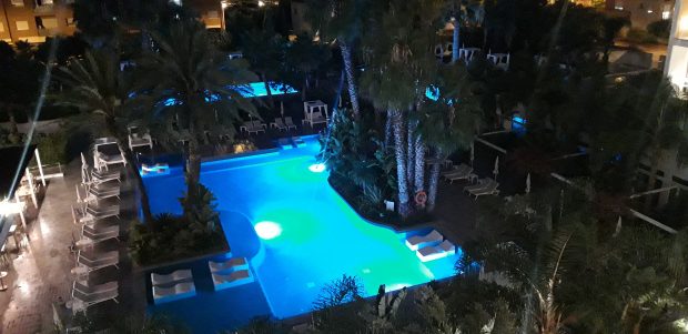 piscina-noche