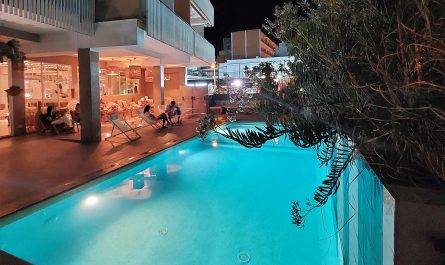 hotel-lloret-15th-piscina-de-noche